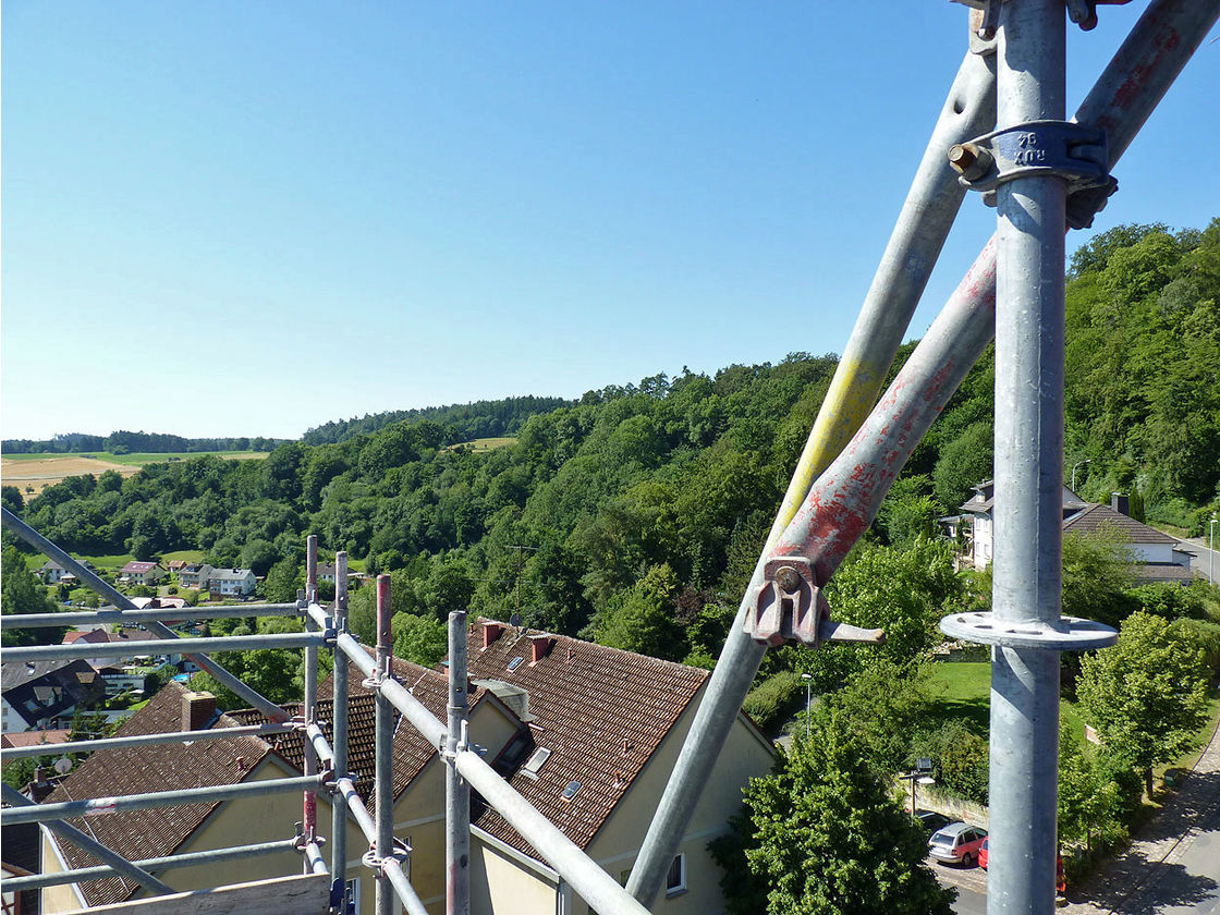 Auf dem Gerüst (Foto: Karl-Franz Thiede)